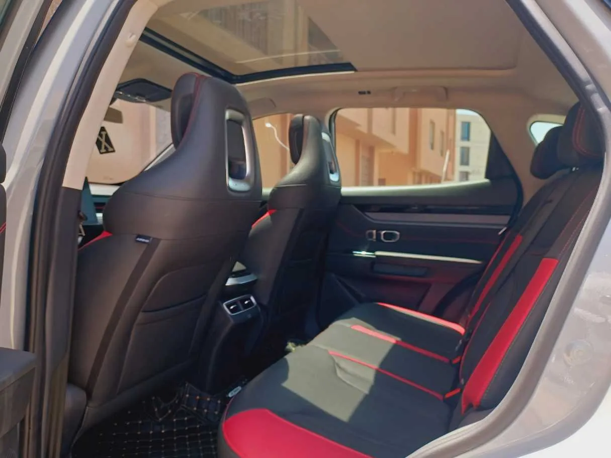Car image 15