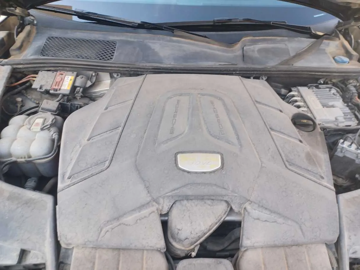 Car image 25