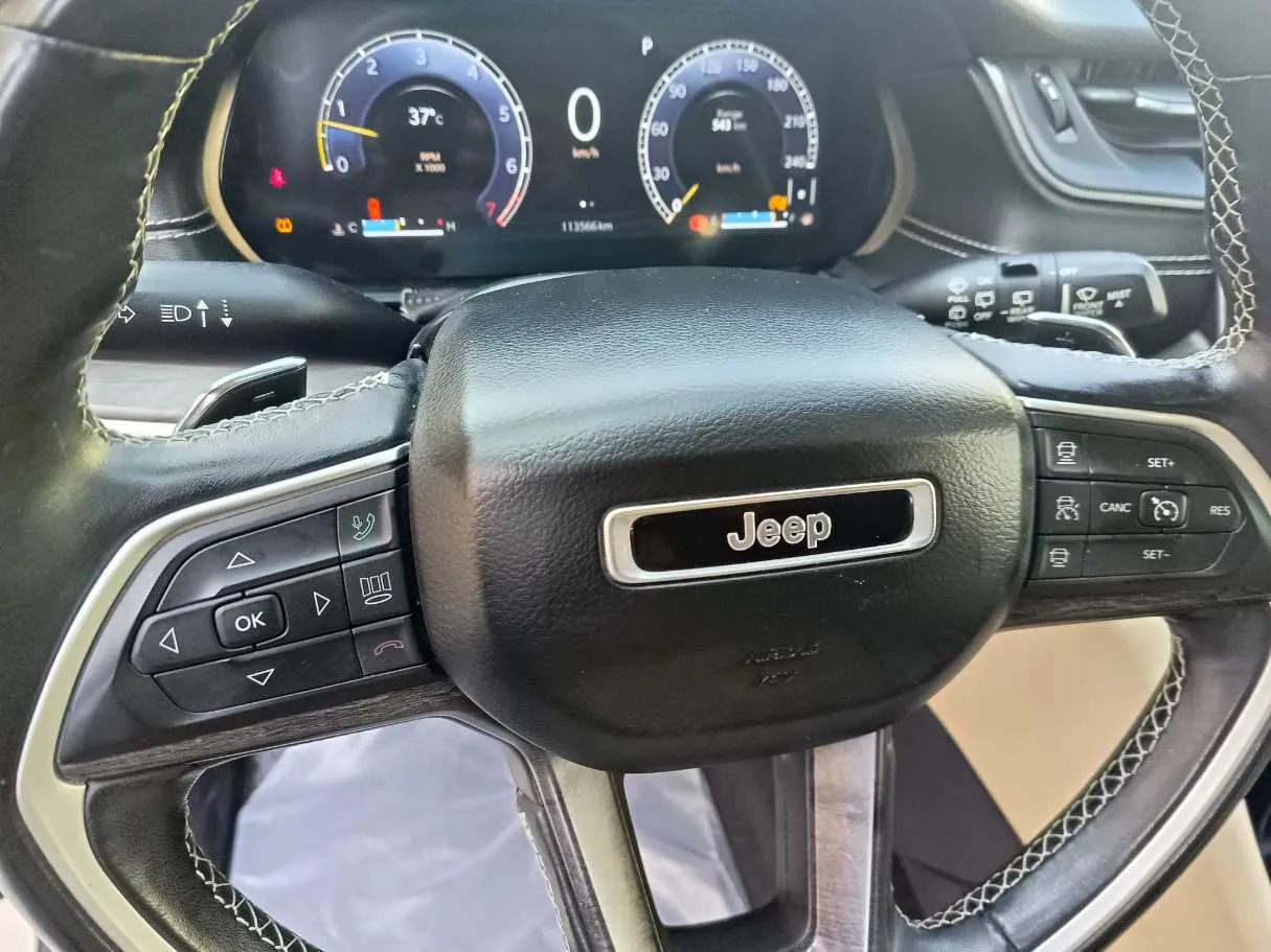 Car image 27