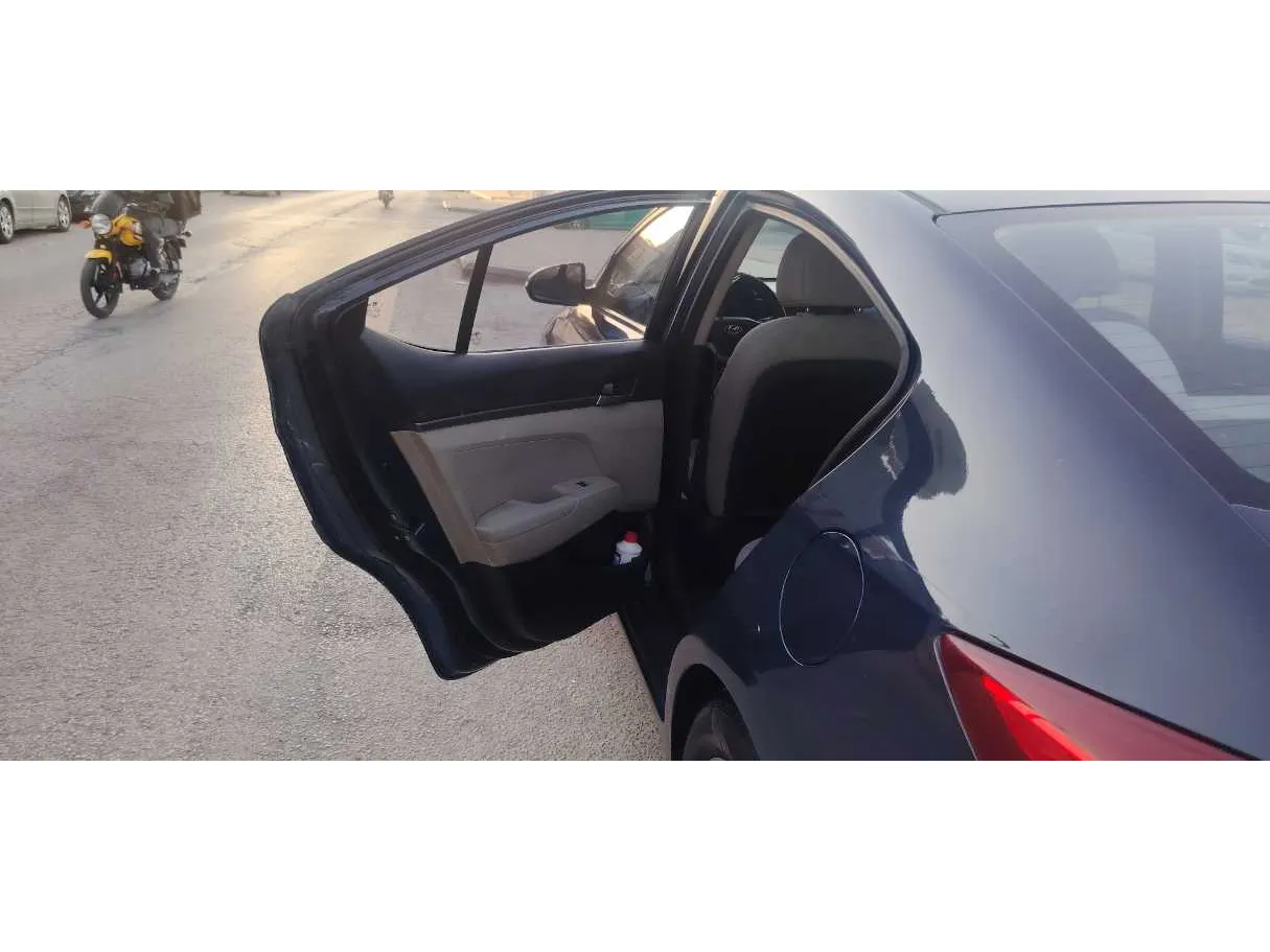 Car image 13