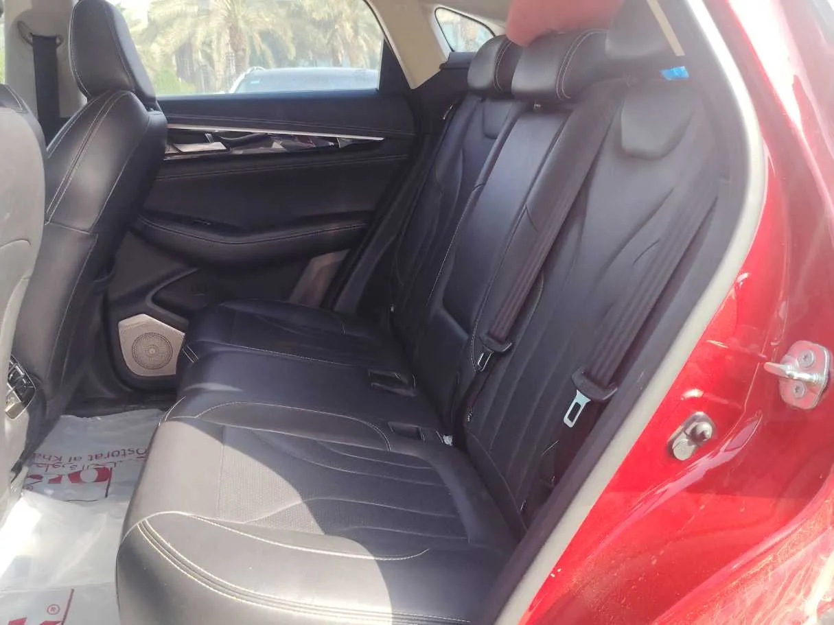 Car image 16