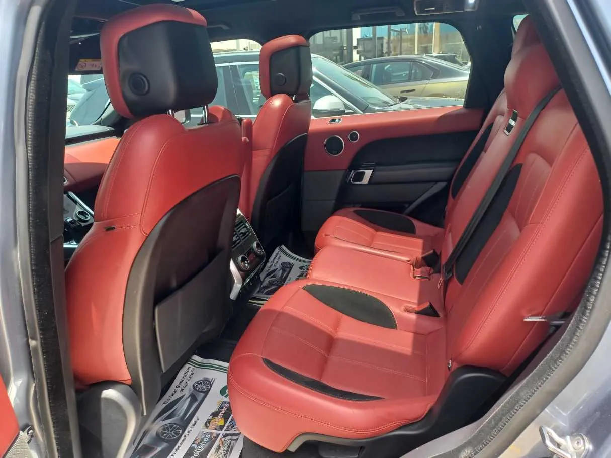 Car image 15