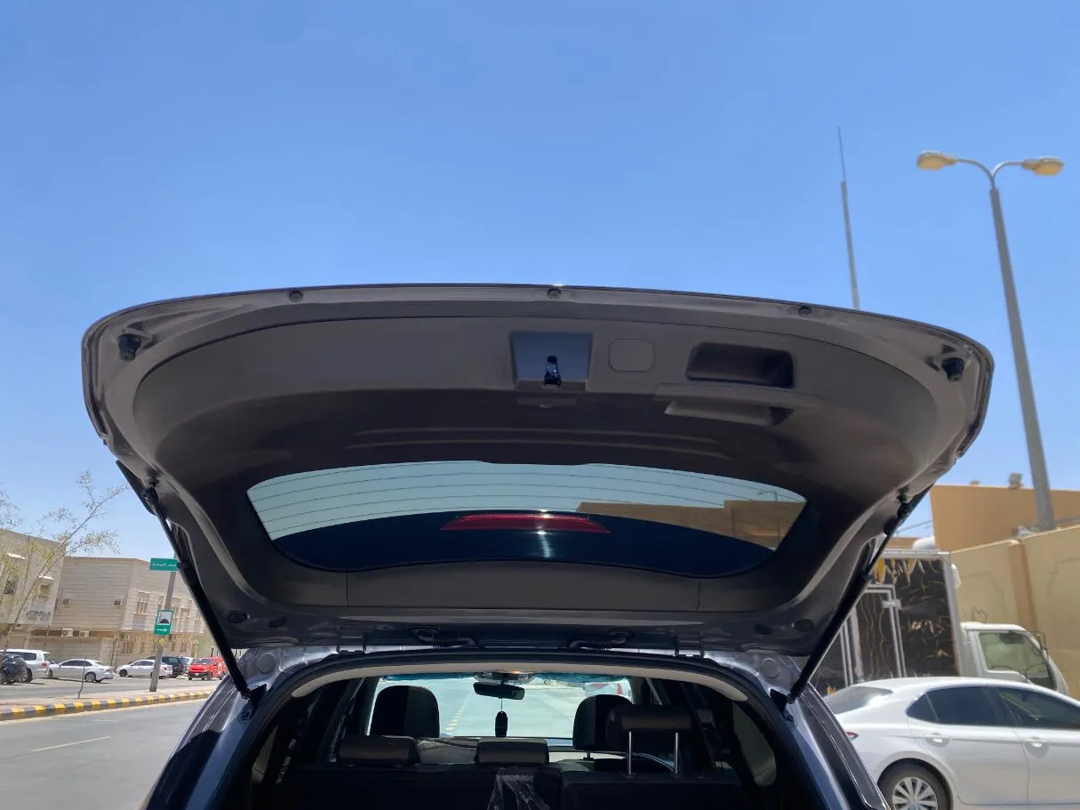 Car image 20