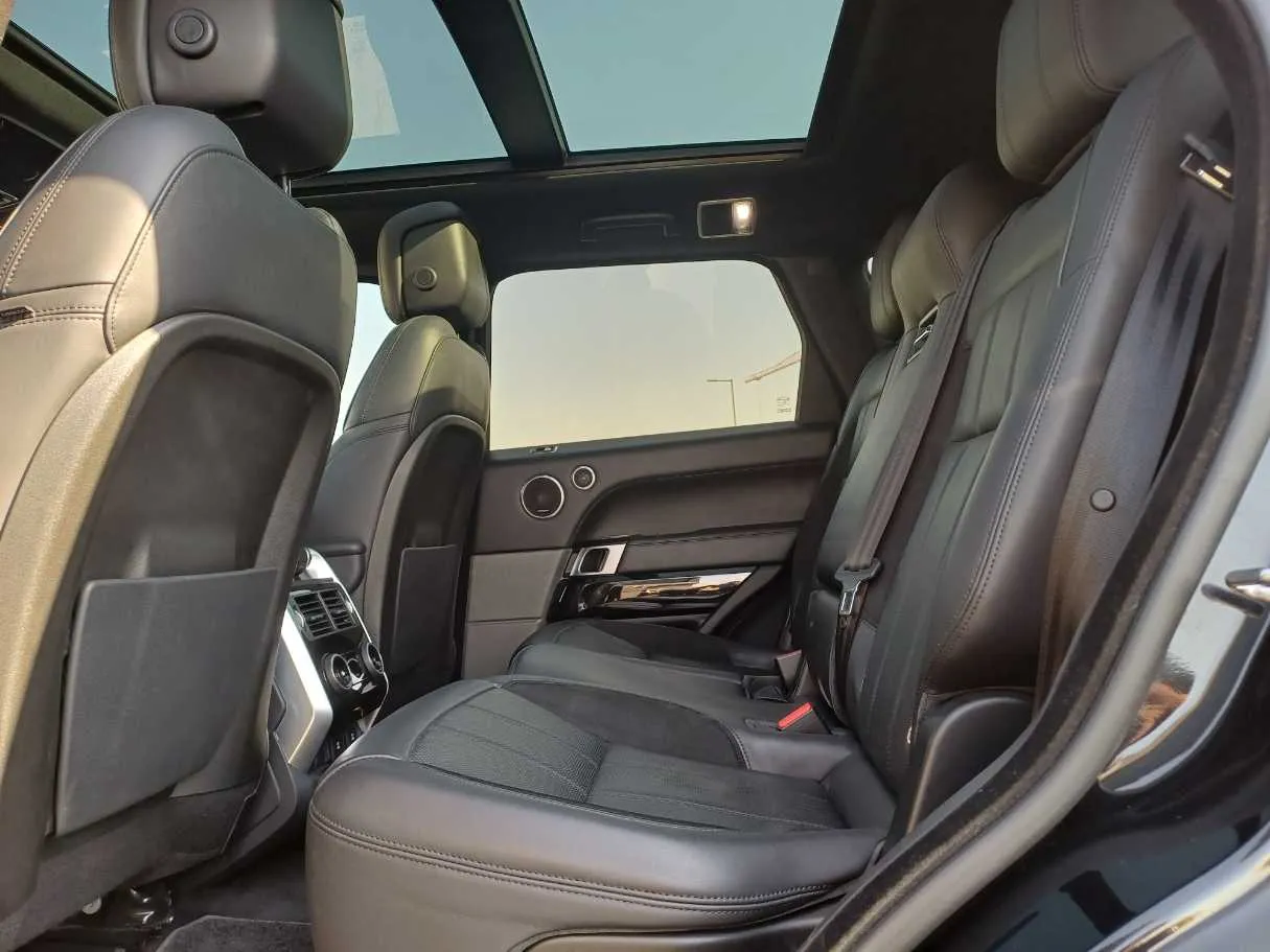 Car image 13