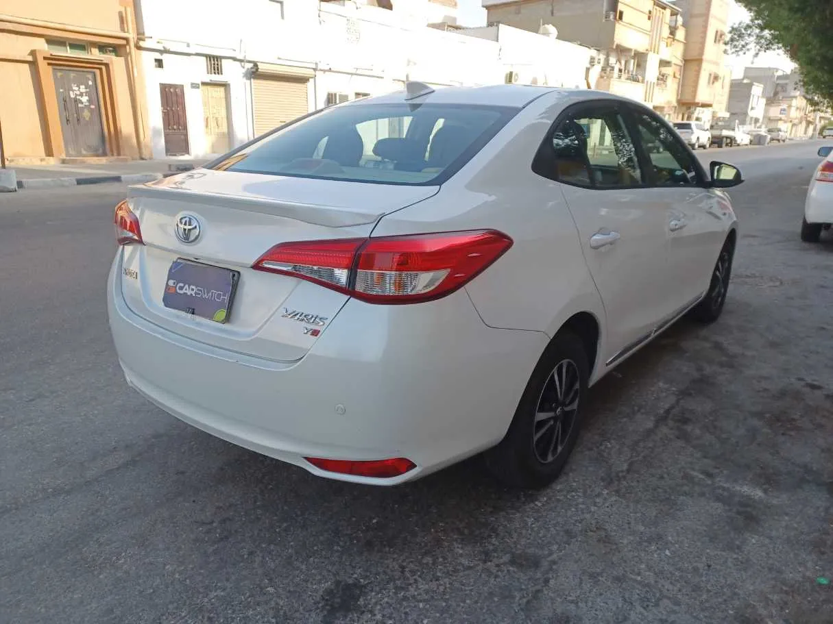 Car image 5