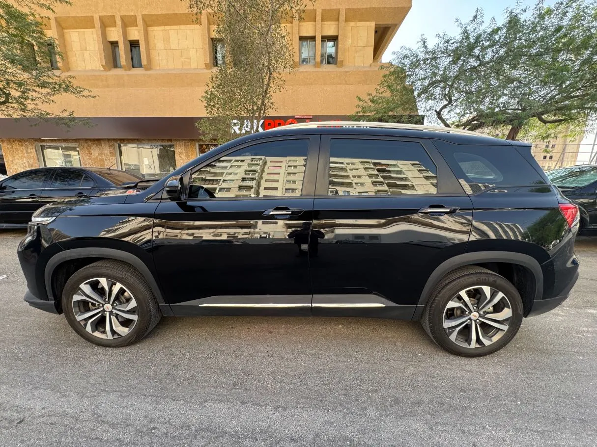 Car image 8