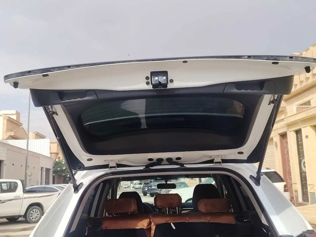 Car image 23