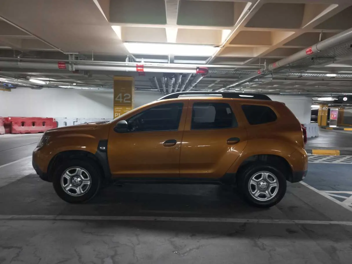 Car image 4