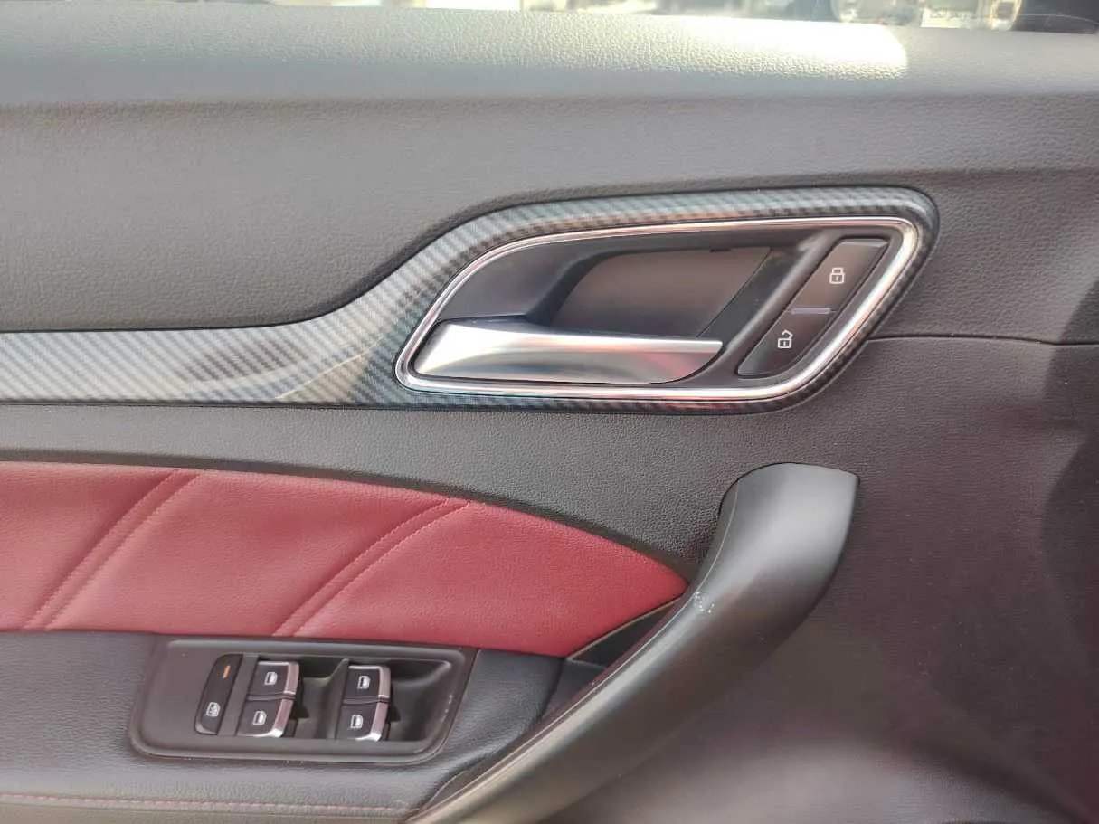 Car image 37