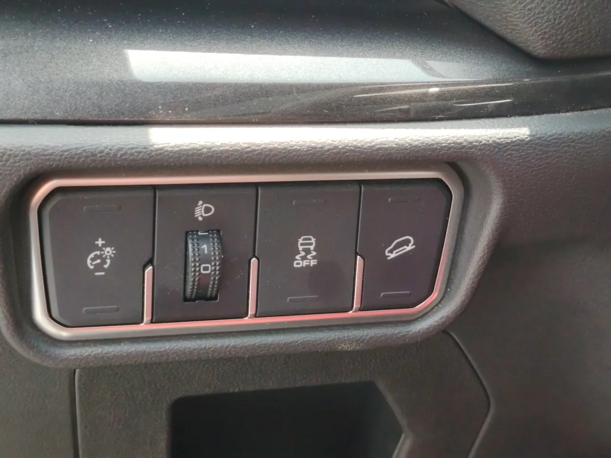 Car image 32