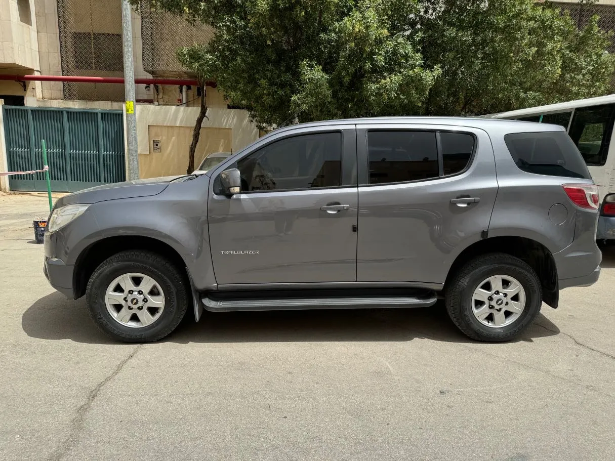 Car image 8