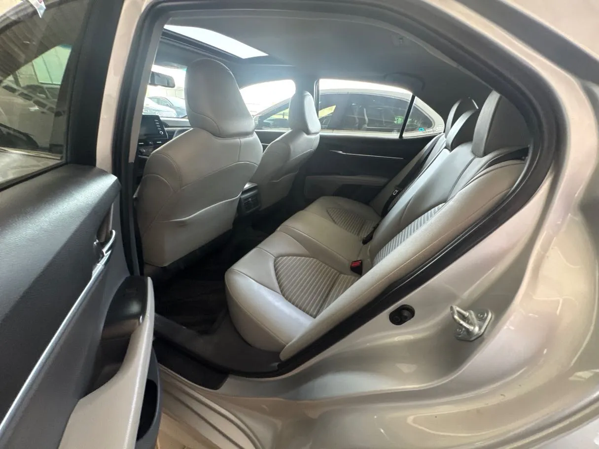 Car image 11