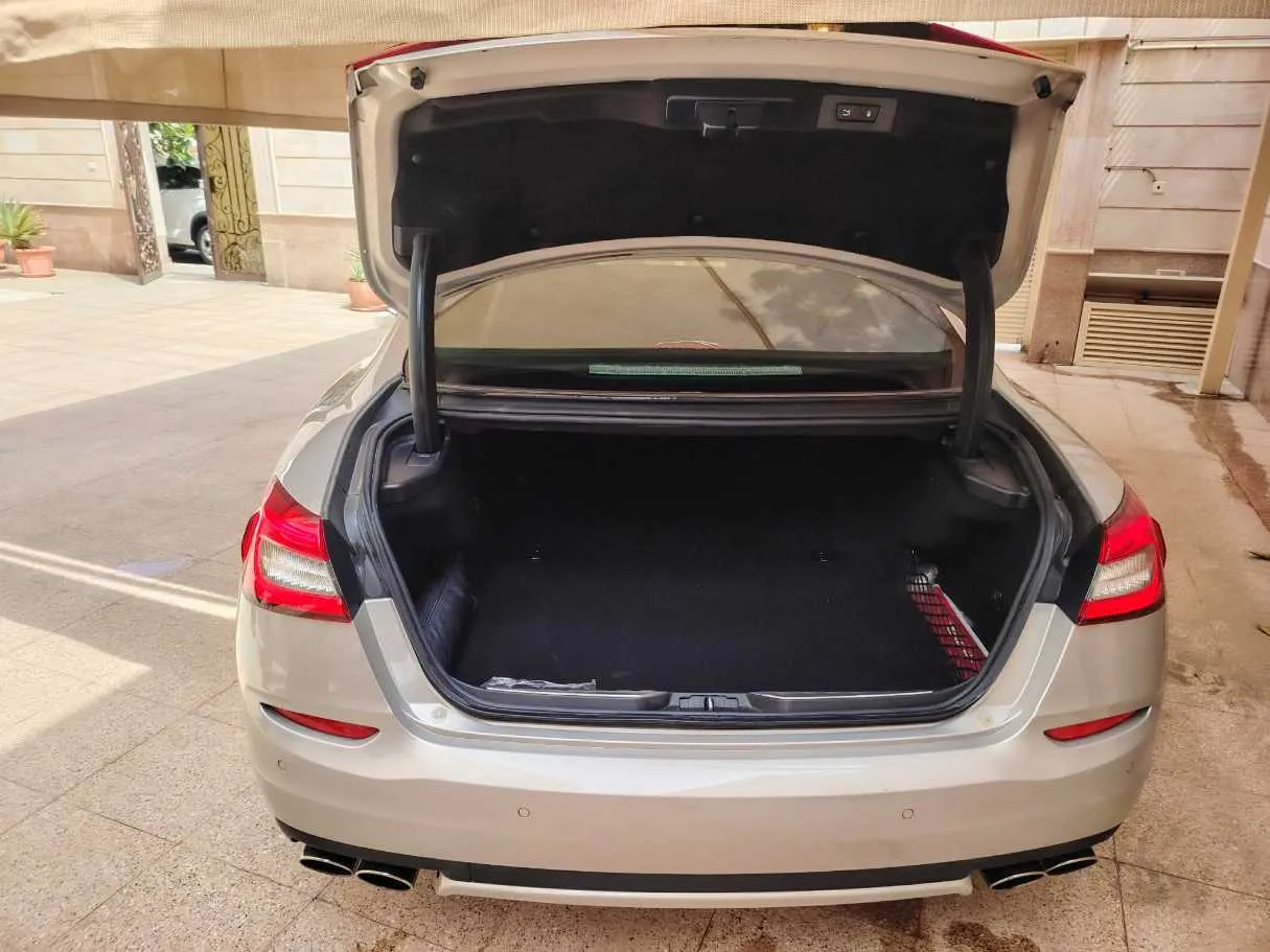Car image 30