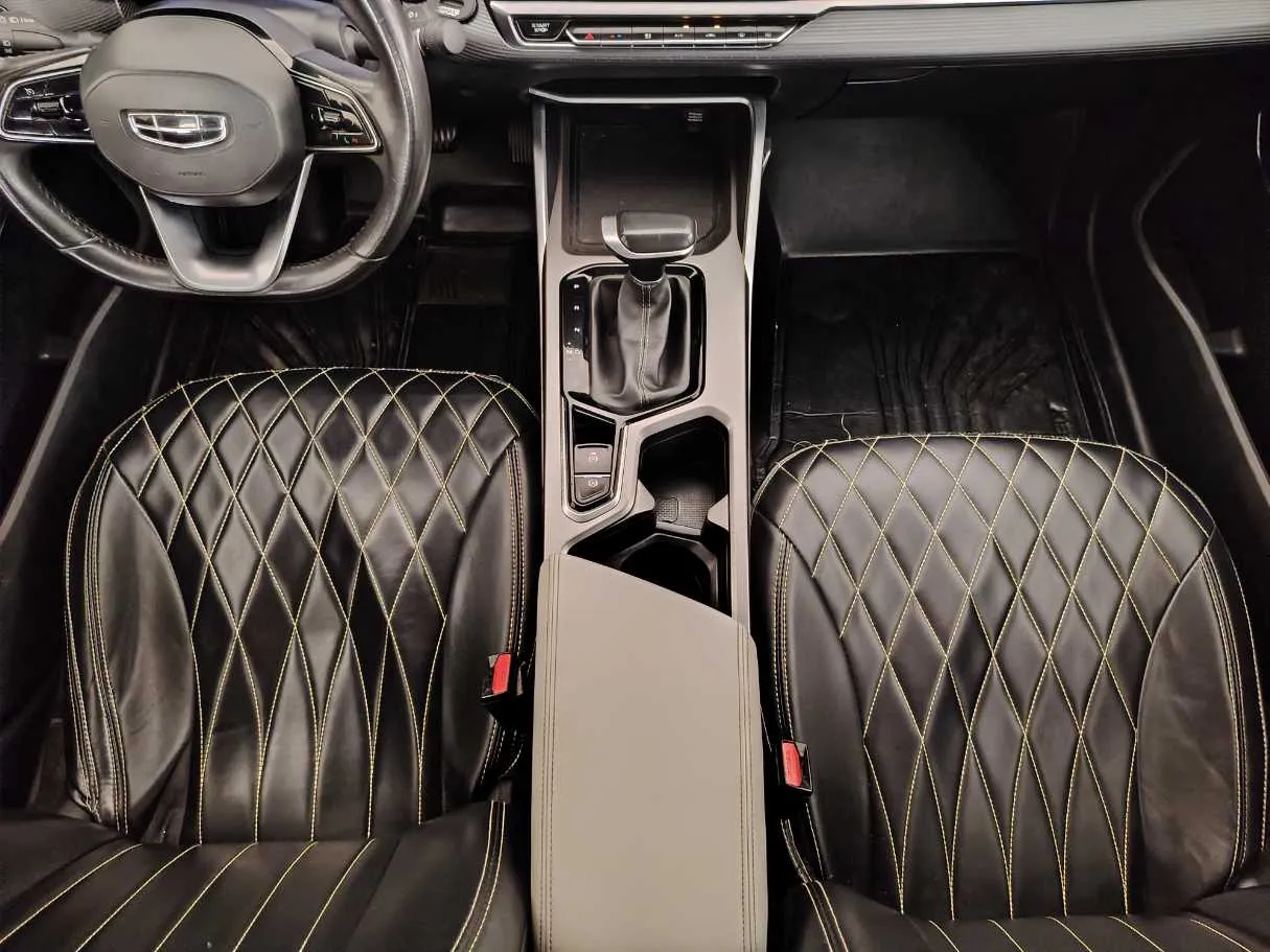 Car image 18