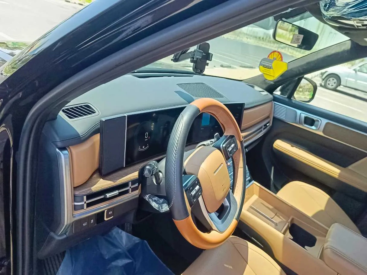 Car image 13
