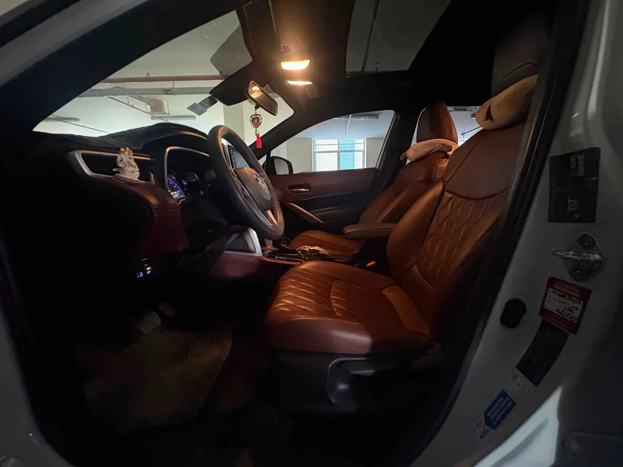 Car image 12