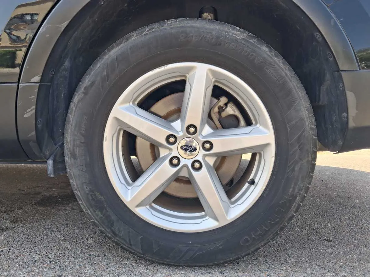 Car image 9