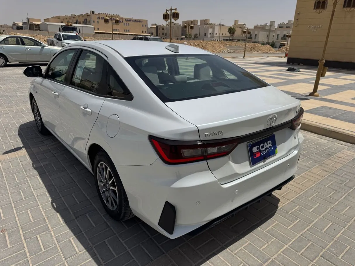 Car image 7