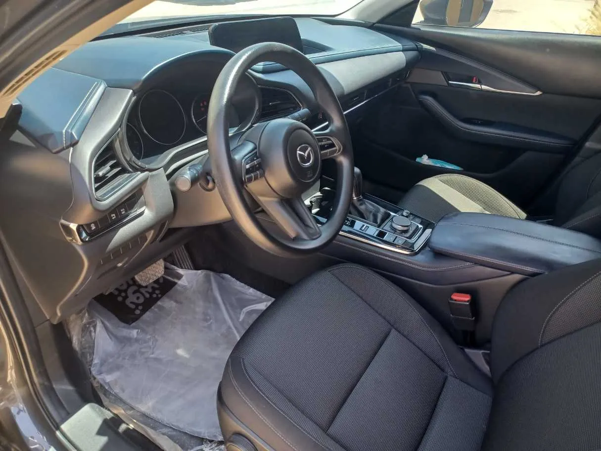 Car image 12