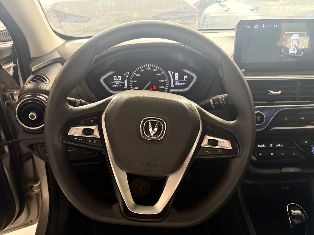 Car image 12