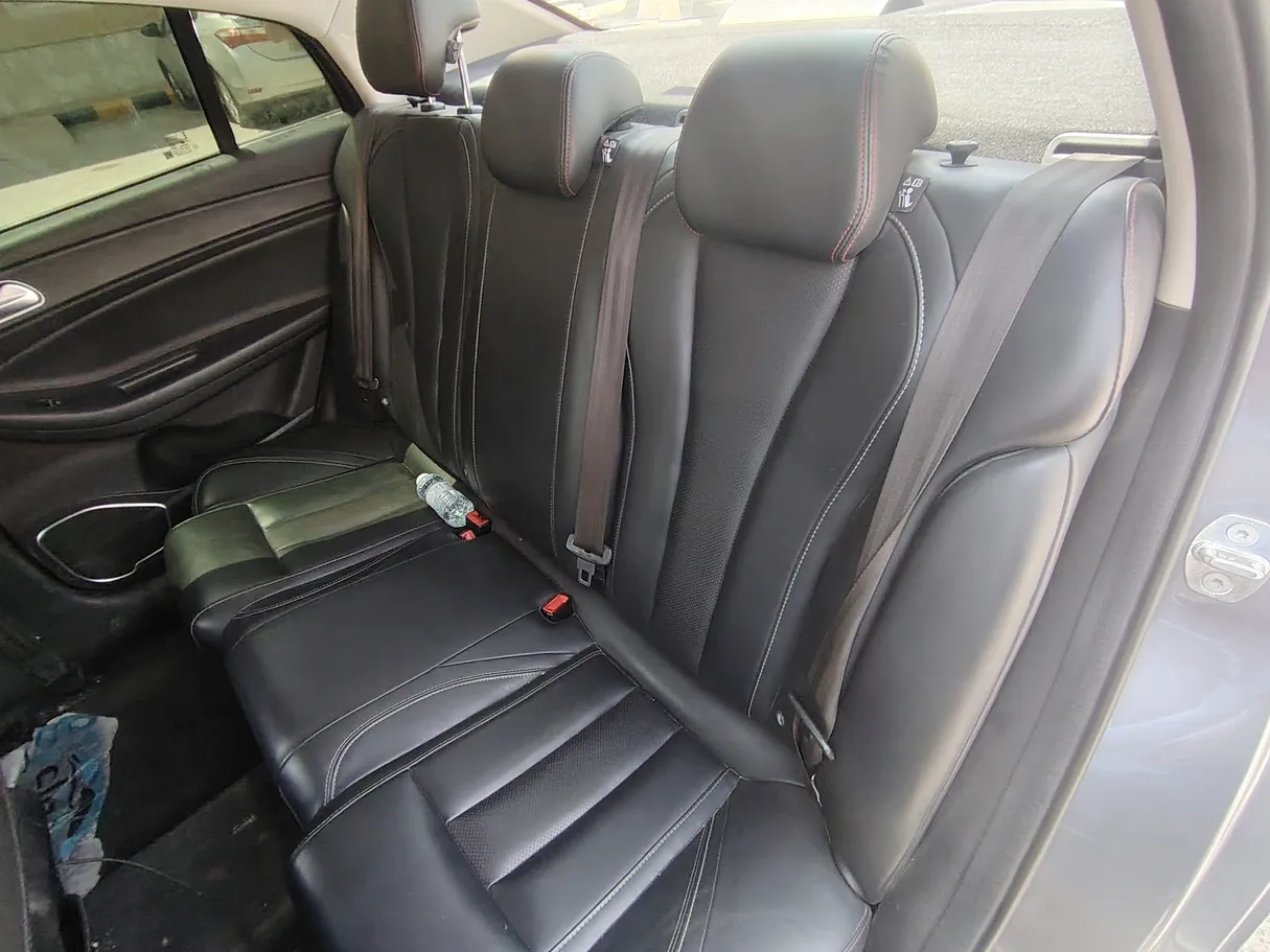 Car image 16