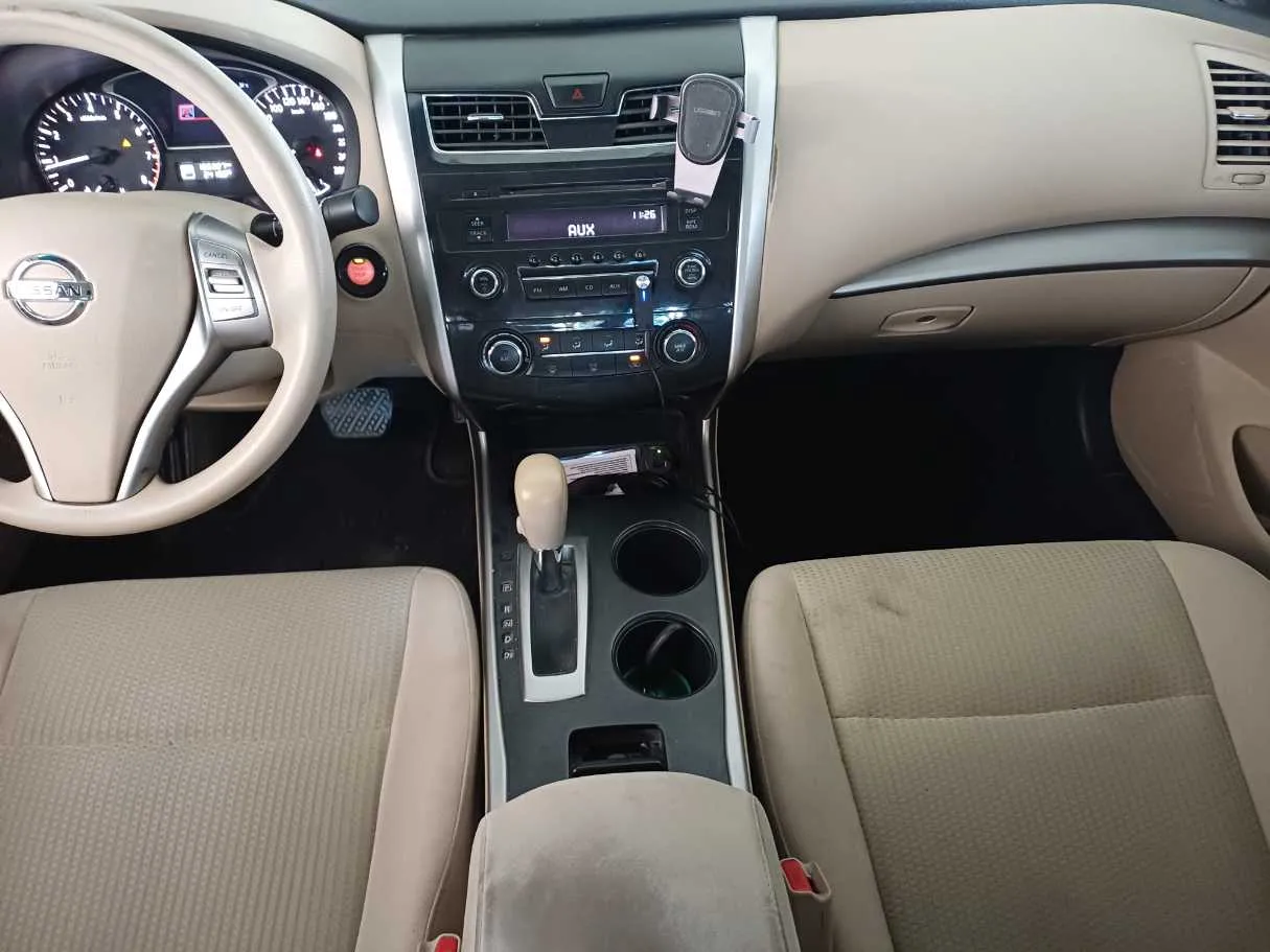 Car image 15