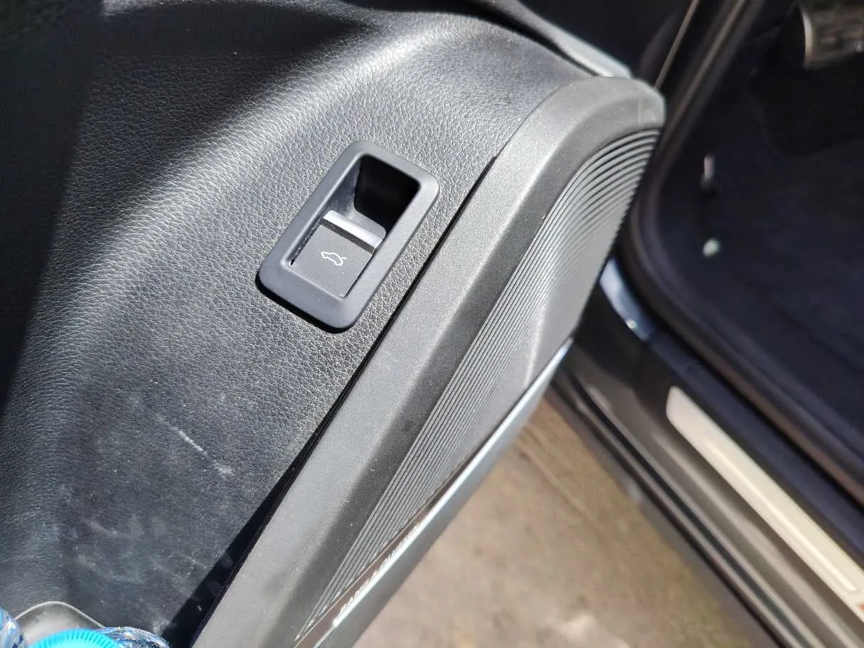 Car image 33