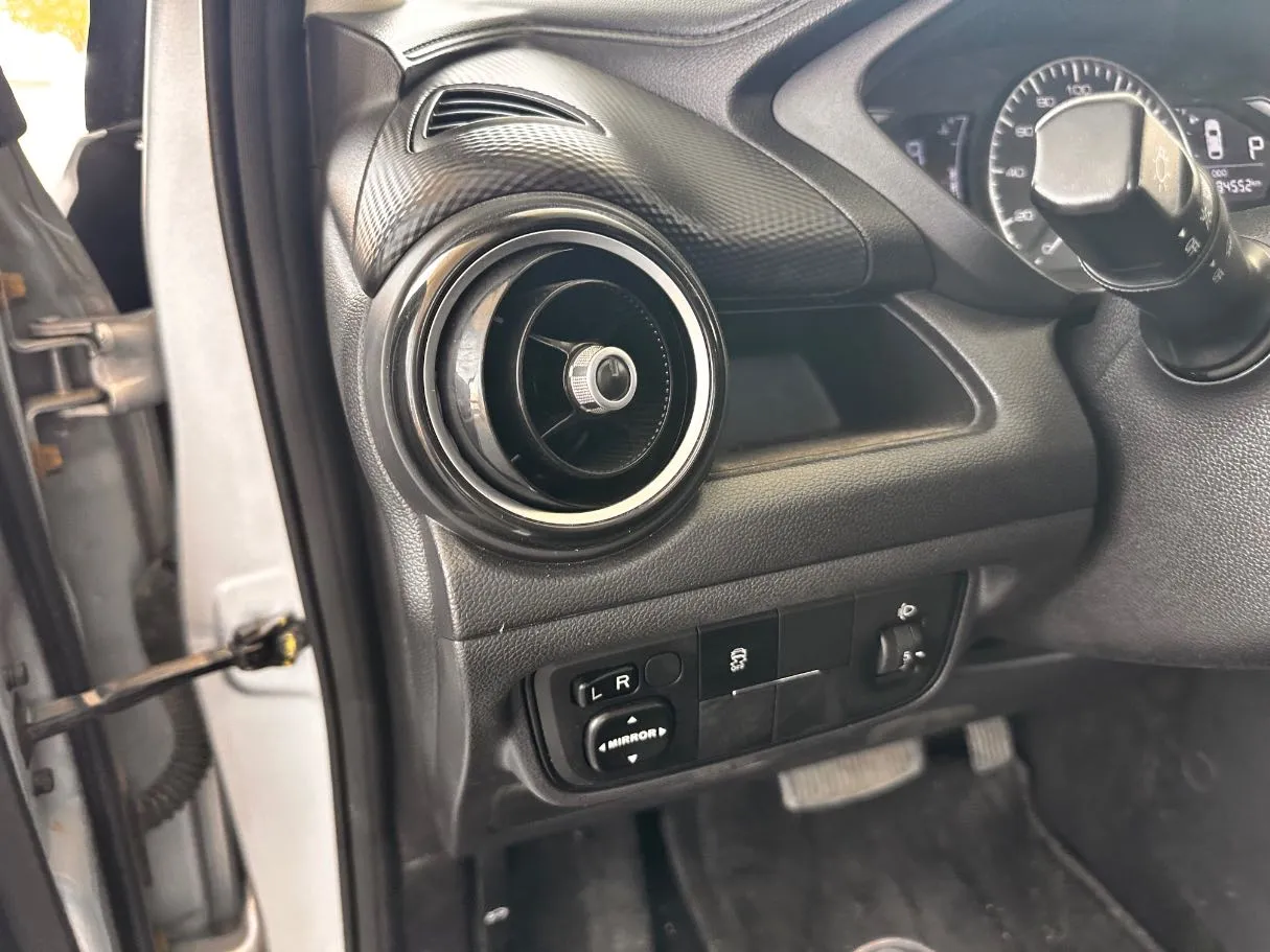 Car image 22