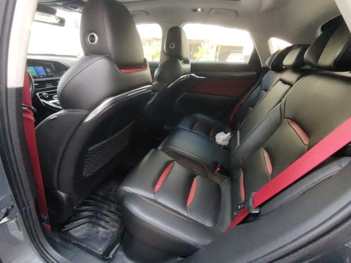 Car image 12