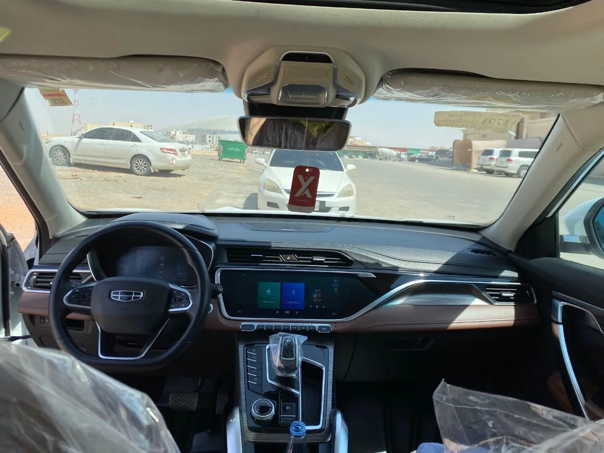 Car image 16