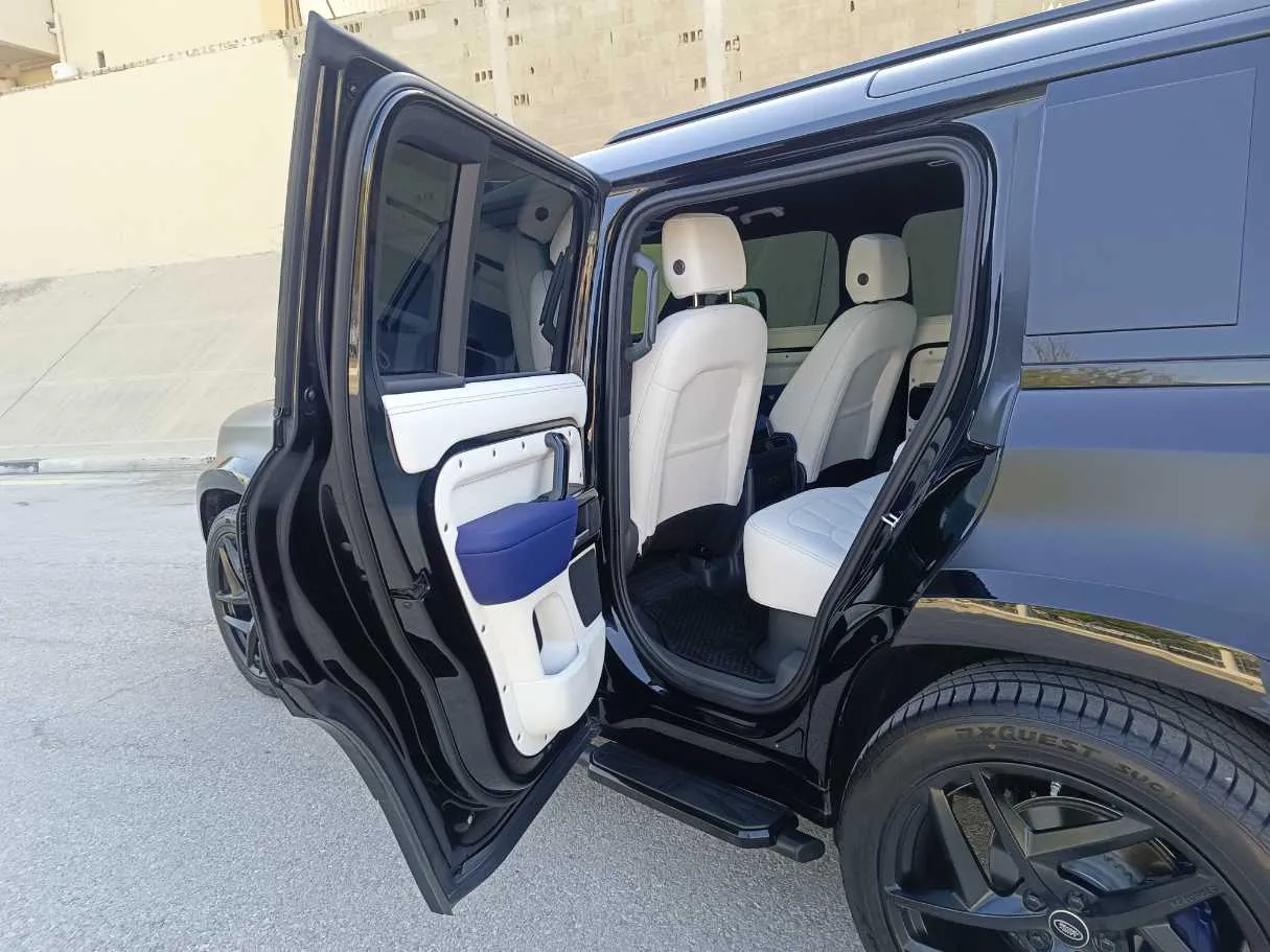 Car image 18