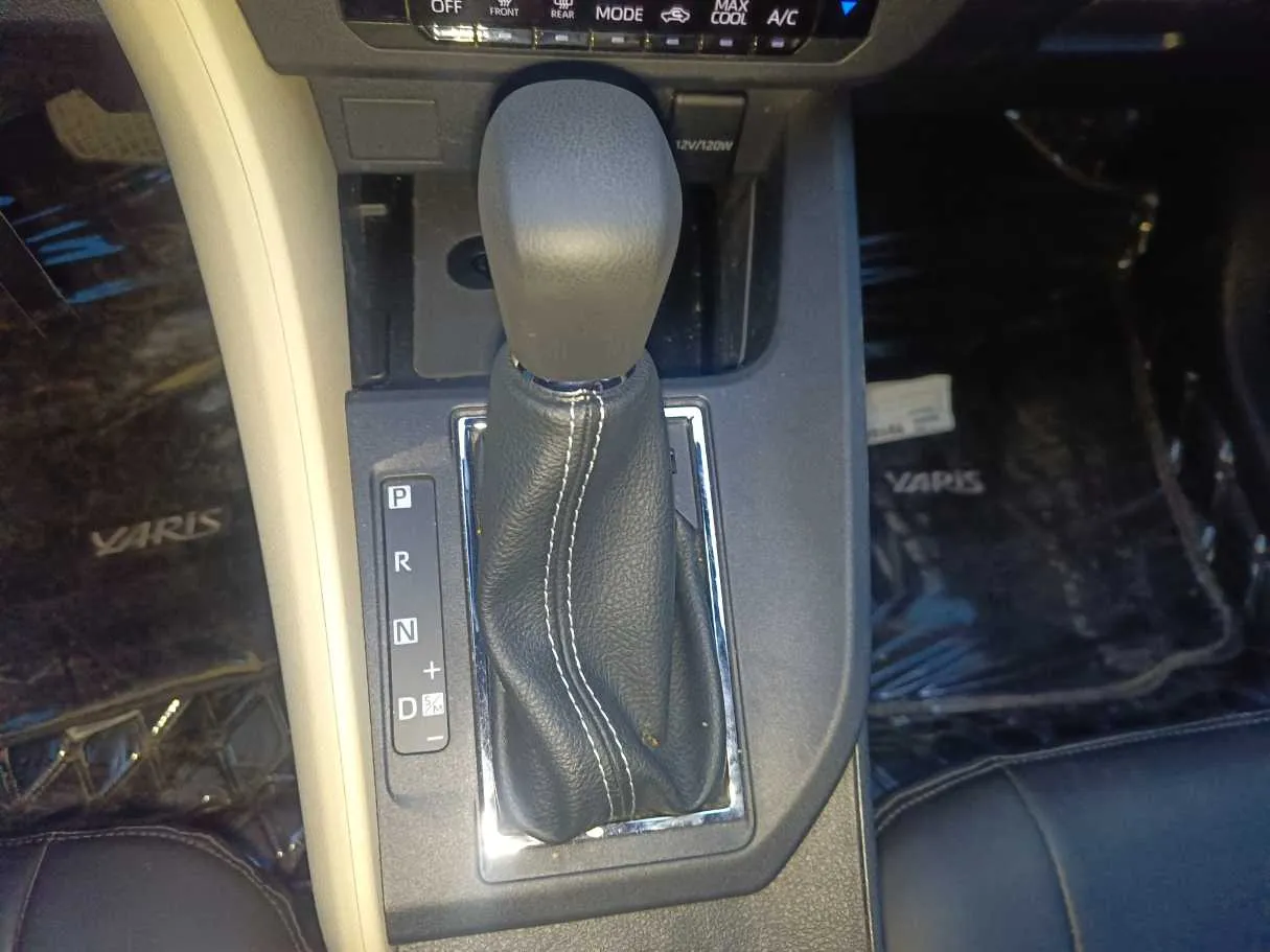 Car image 20