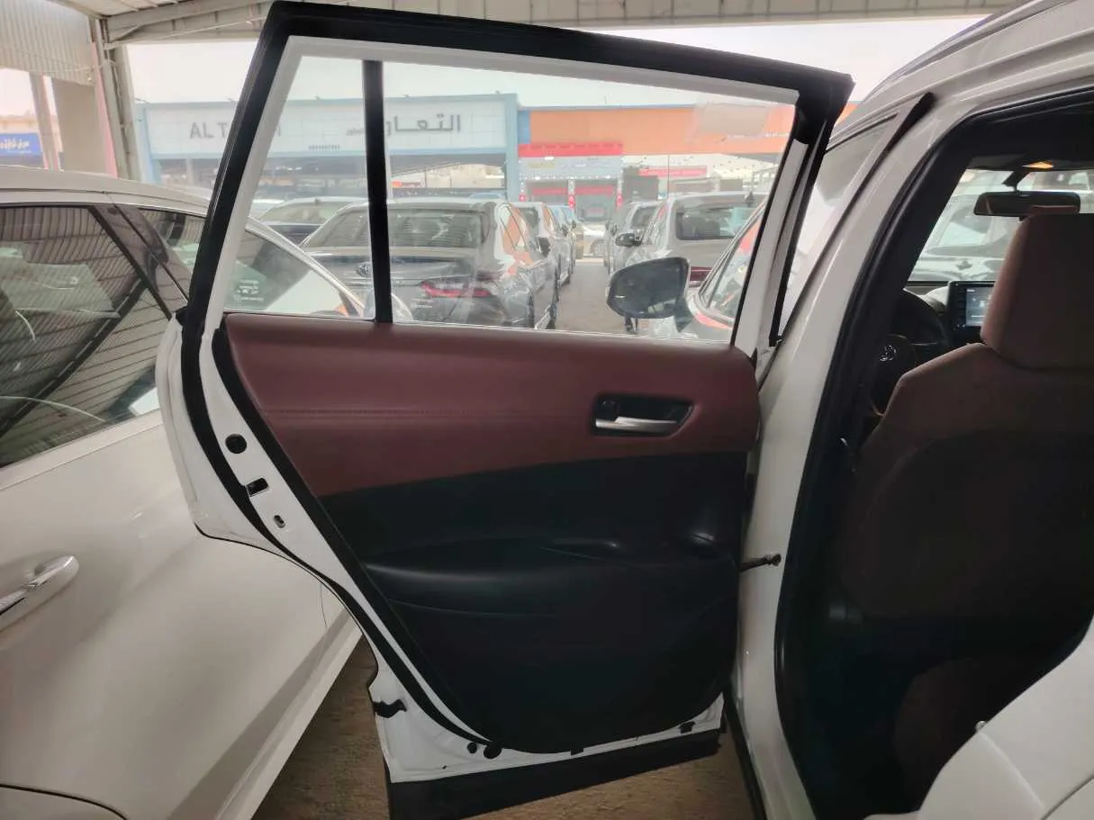 Car image 17