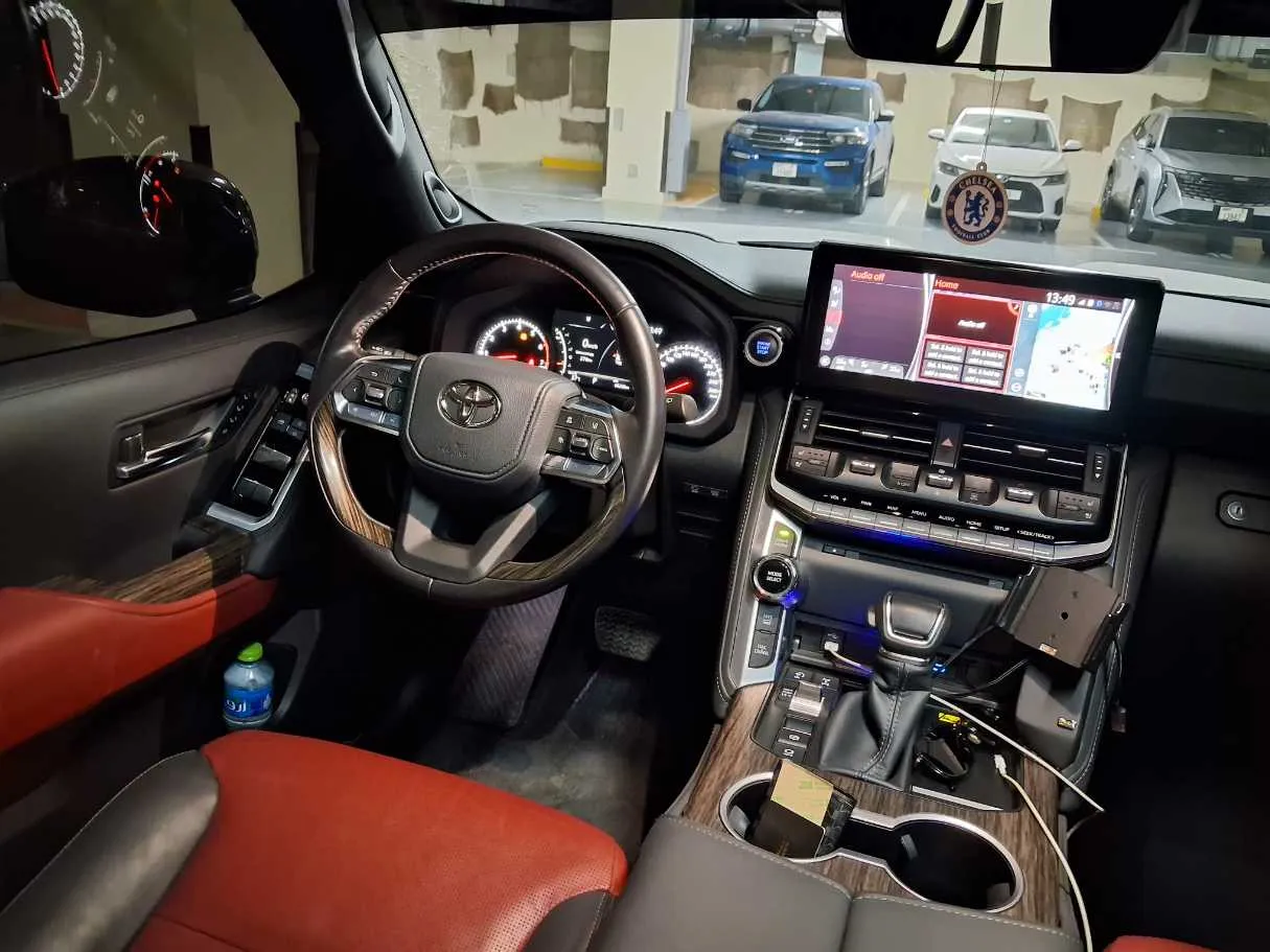 Car image 16