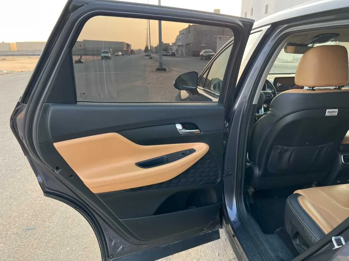 Car image 13