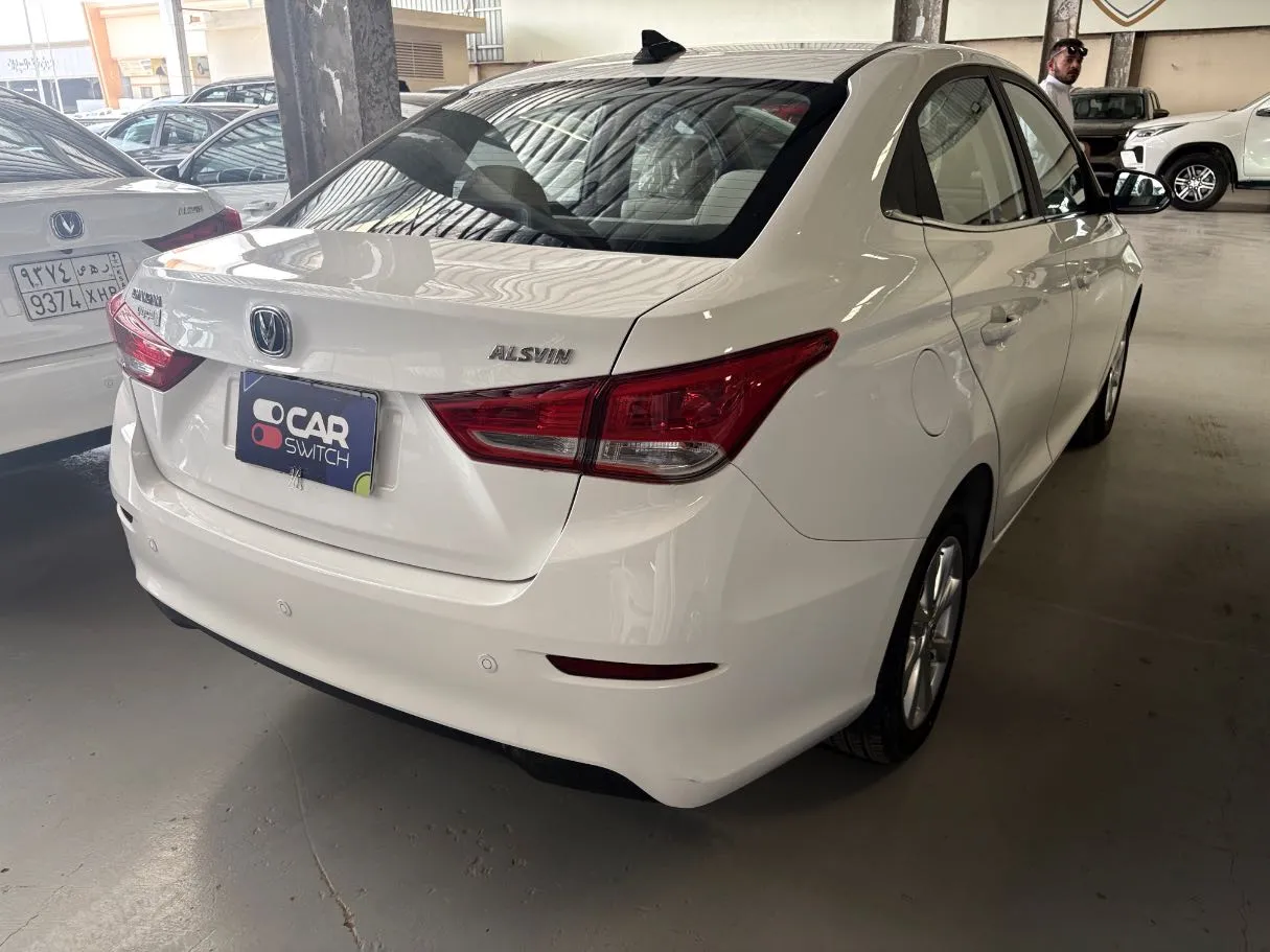 Car image 4
