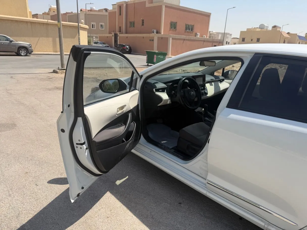 Car image 10