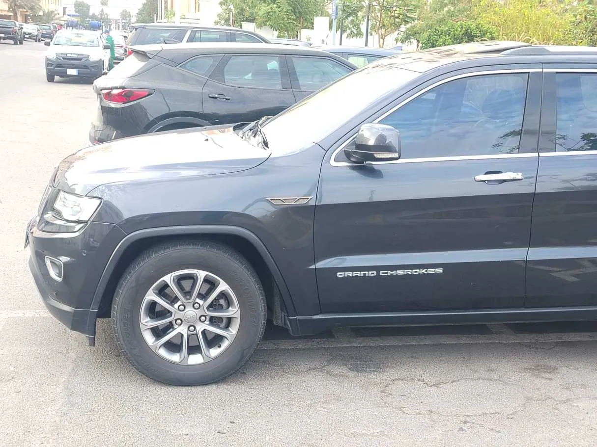 Car image 9