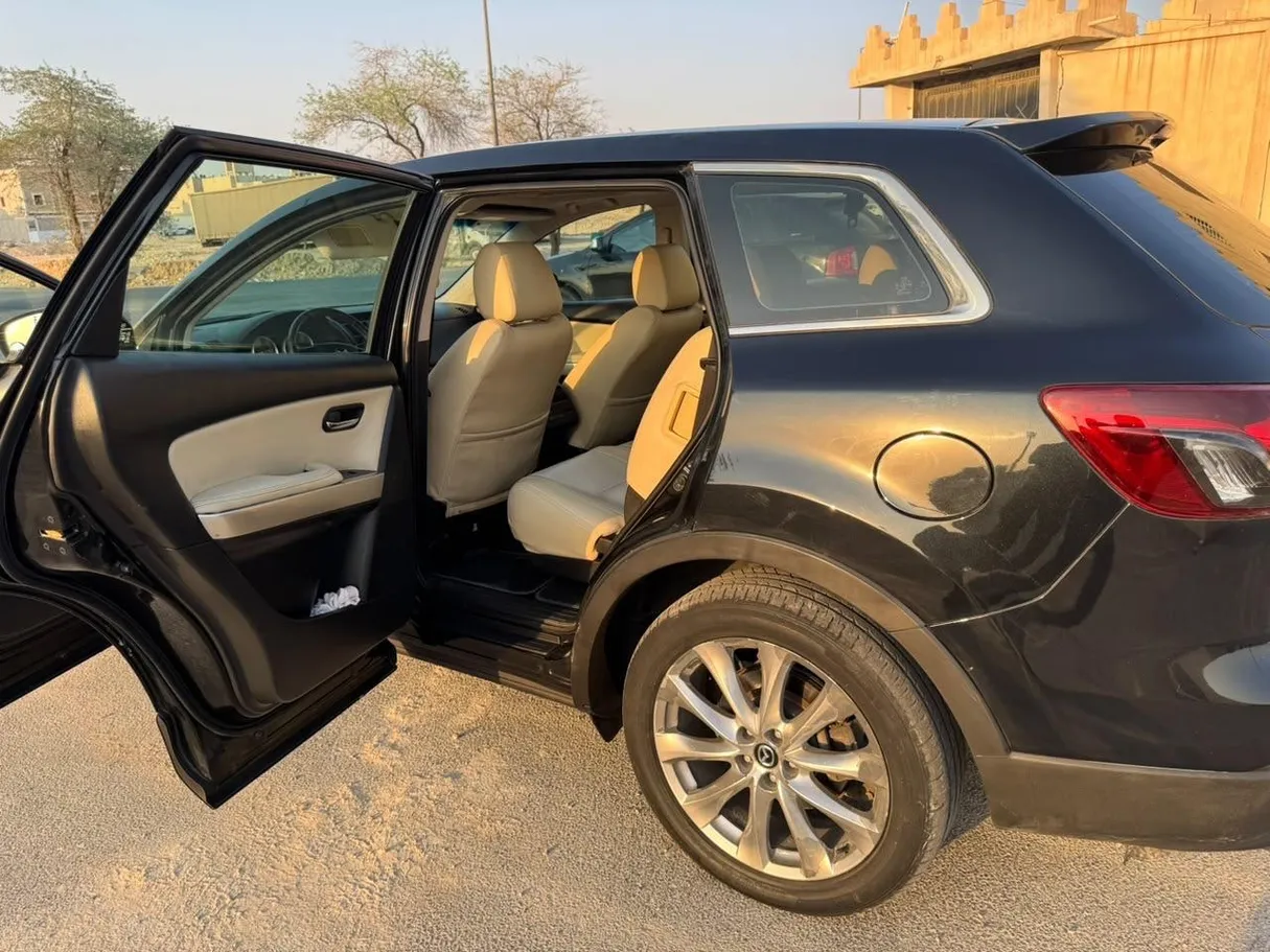 Car image 4