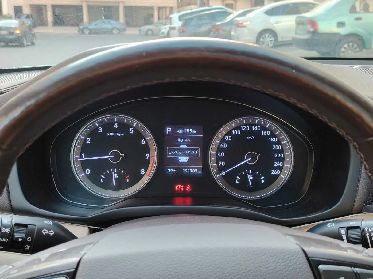 Car image 26
