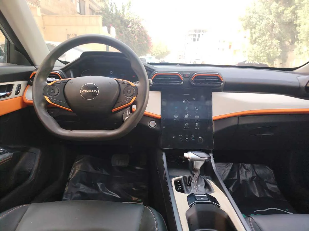 Car image 19