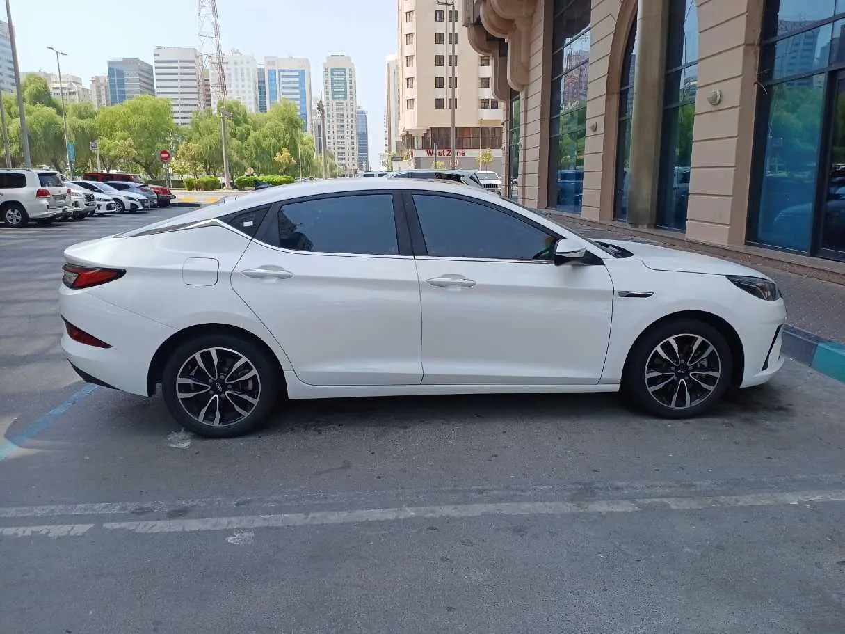 Car image 8
