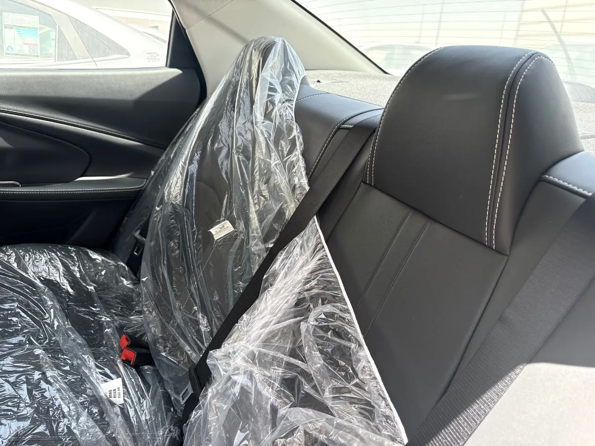 Car image 18