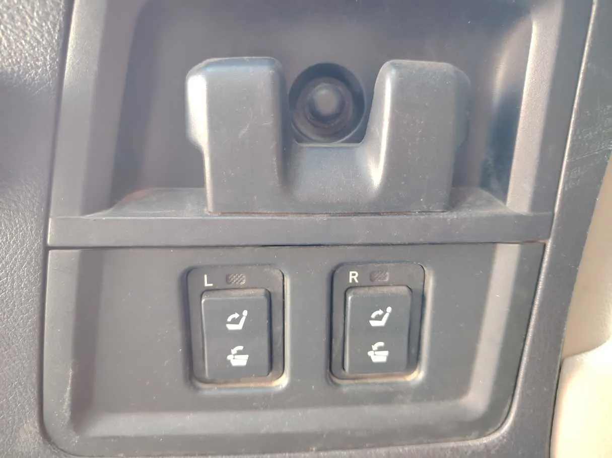 Car image 32