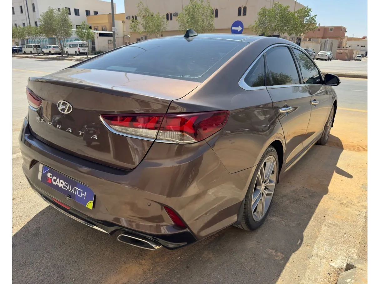 Car image 5