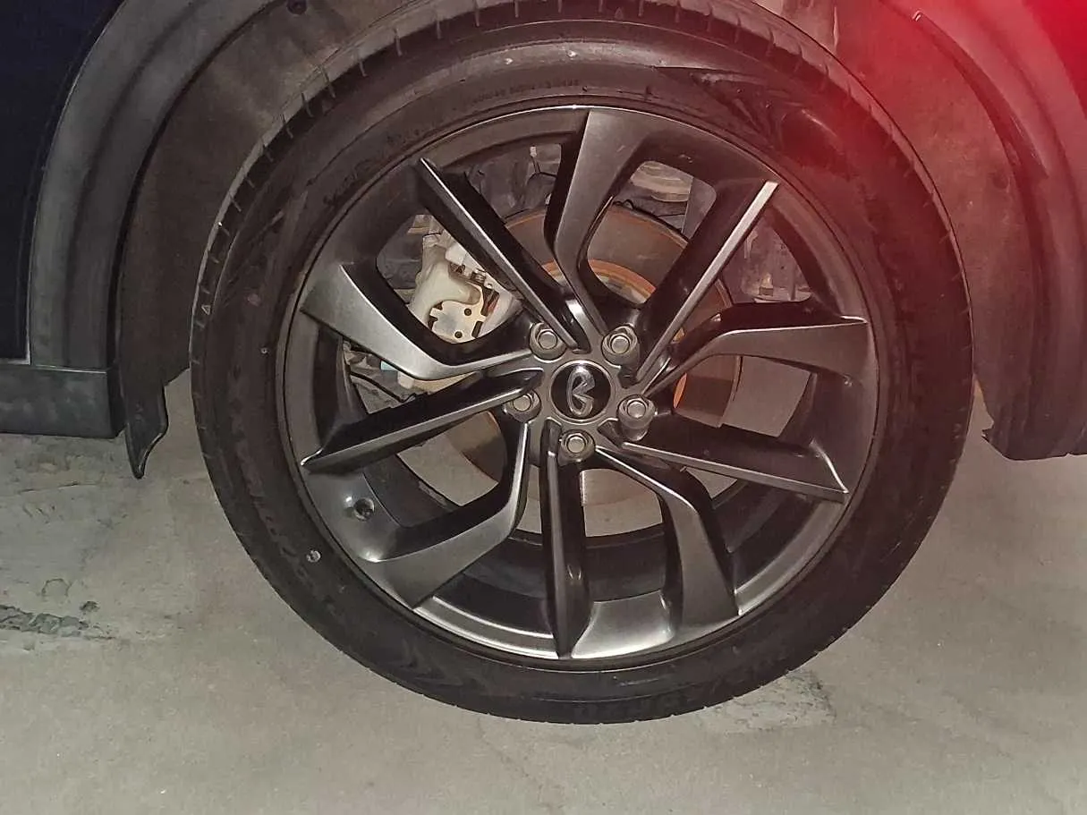 Car image 5