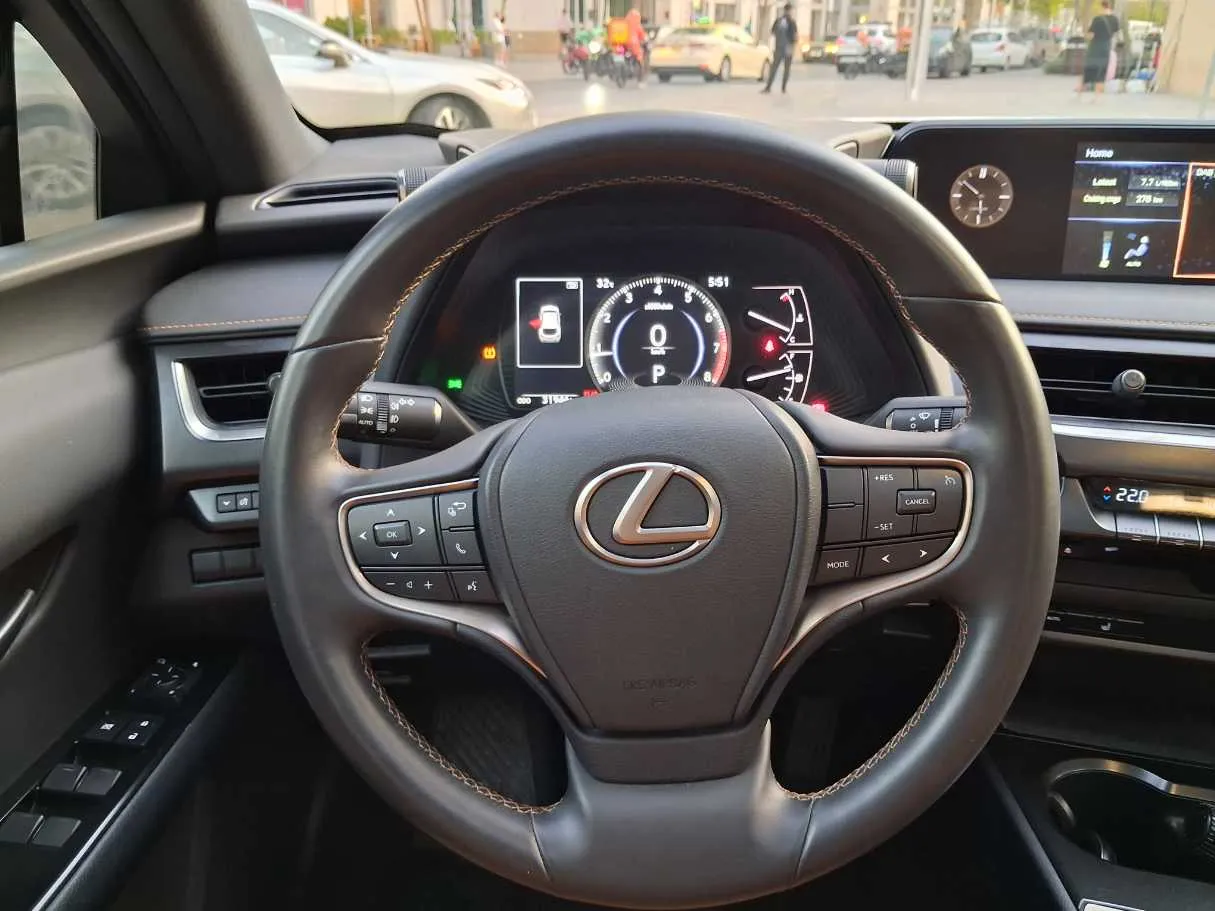 Car image 18