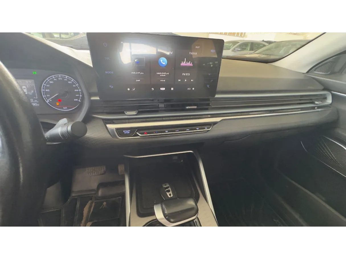 Car image 13