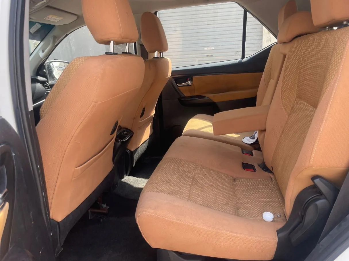 Car image 16