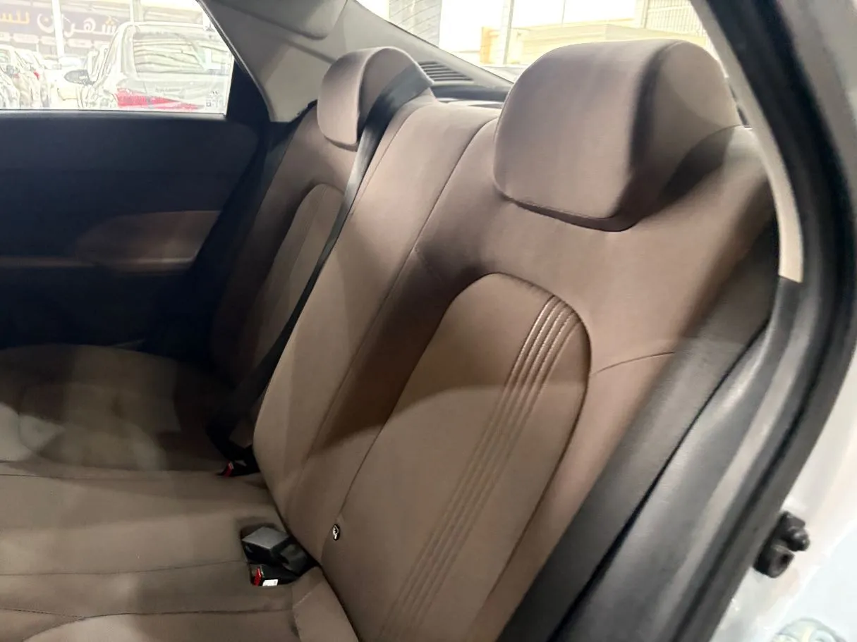 Car image 20